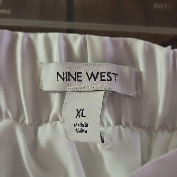 NWOT Nine West Size XL Satin Textured White Tiered Maxi Skirt - Picture 3 of 3